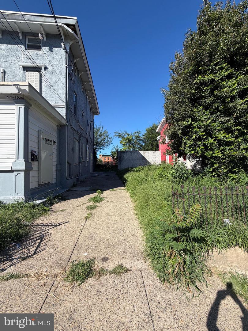 2020-22 E Madison St Property Photo 4