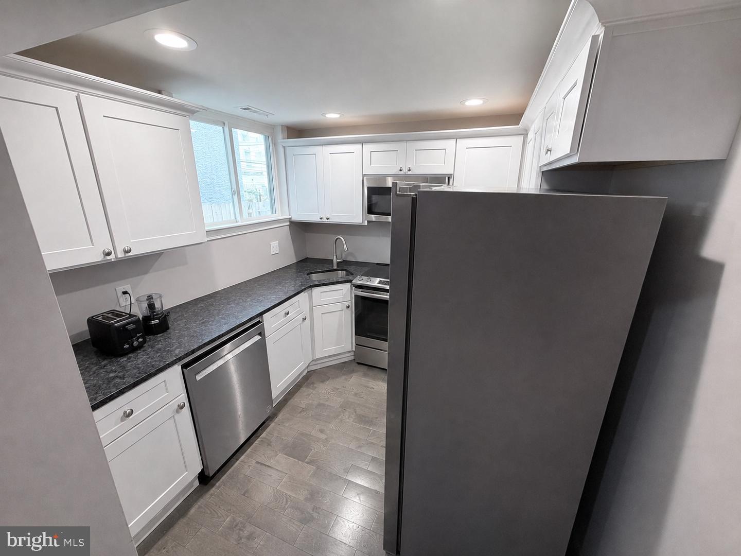2207 S Clarion St Property Photo 4