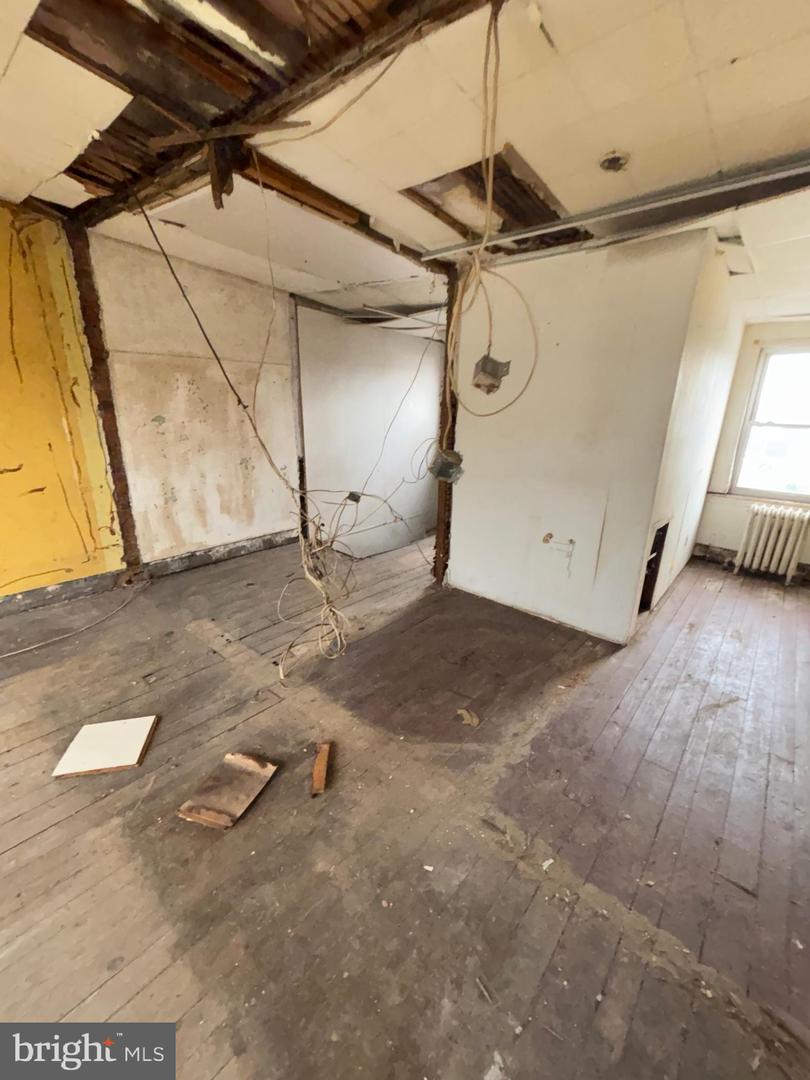 3141 Richmond St Property Photo 23