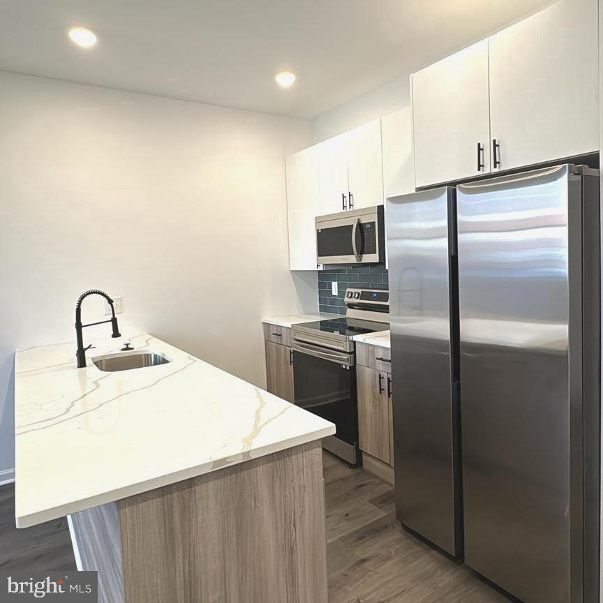 2028 W WESTMORELAND ST #2 Property Photo 1