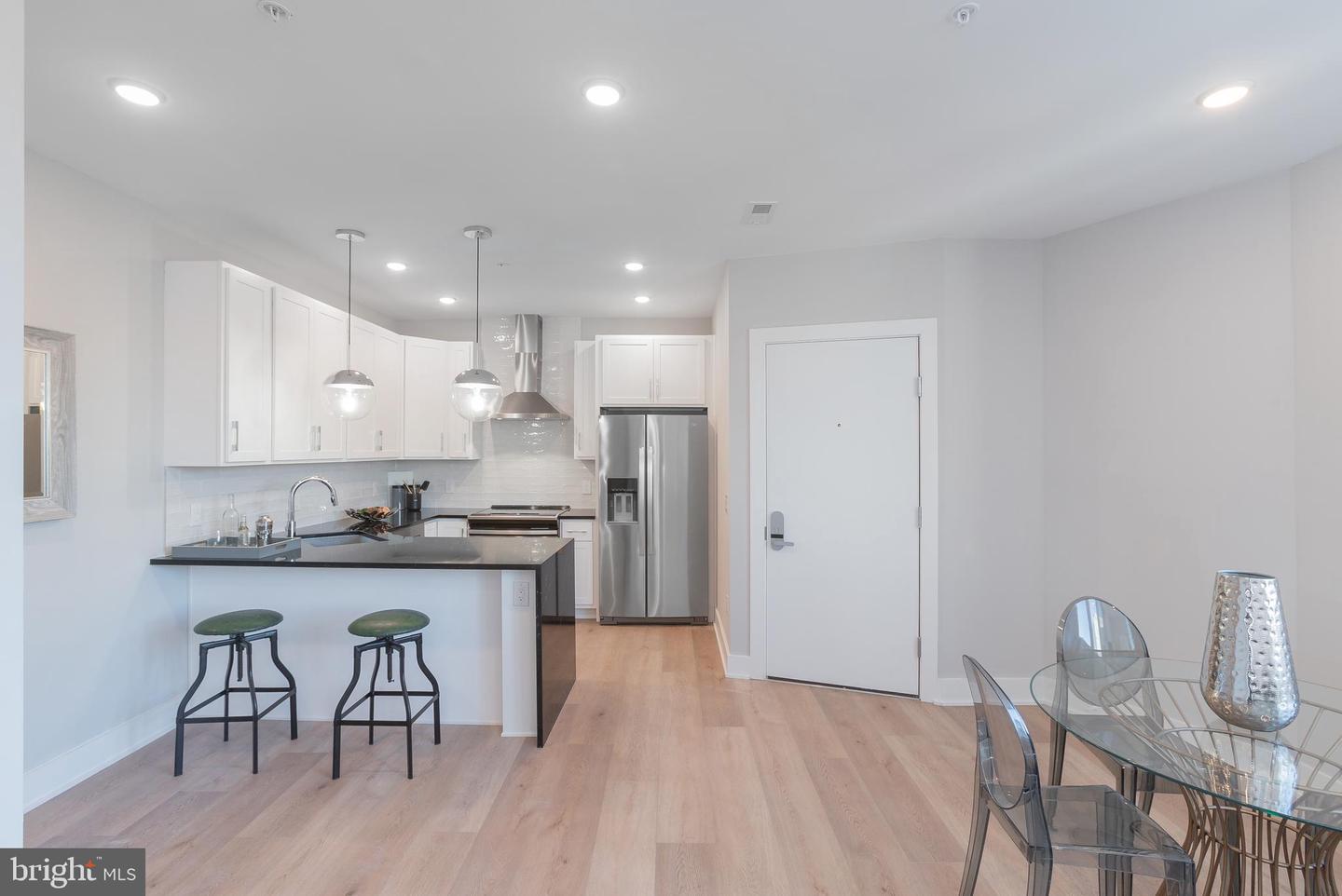 1513 Ridge Ave #401 Property Photo 1