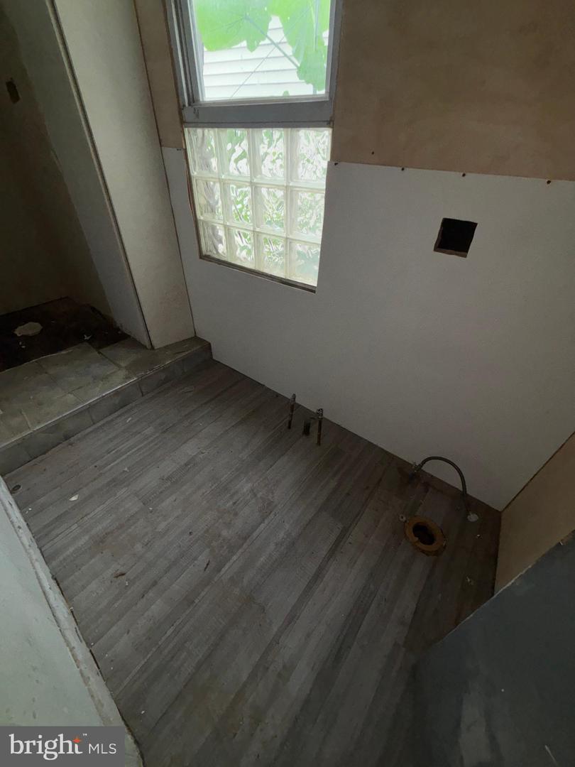 3141 Richmond St Property Photo 17