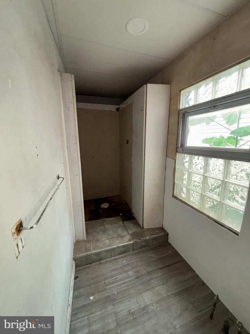 3141 Richmond St Property Photo 18