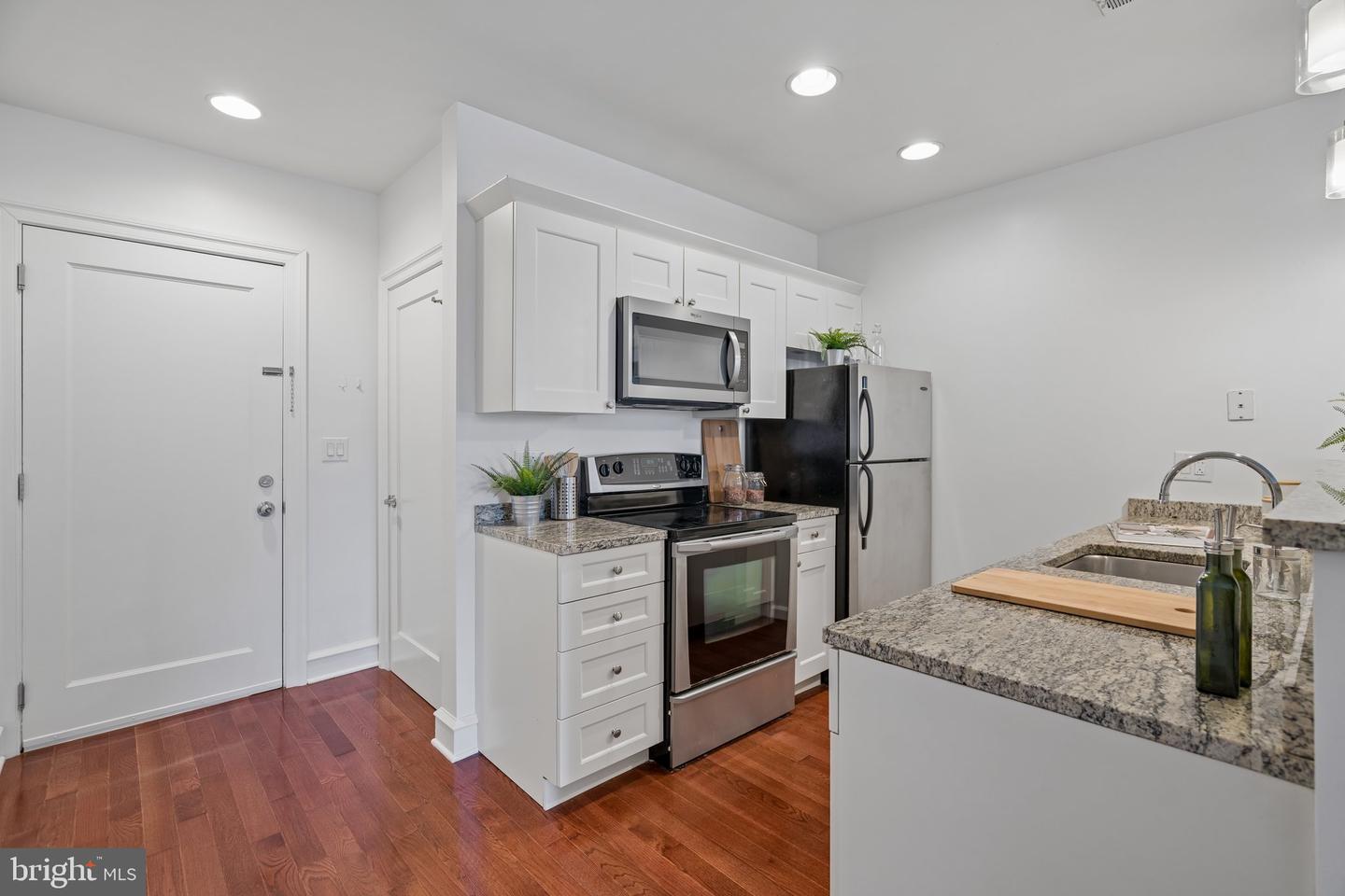 1811 Chestnut St #402 Property Photo 12