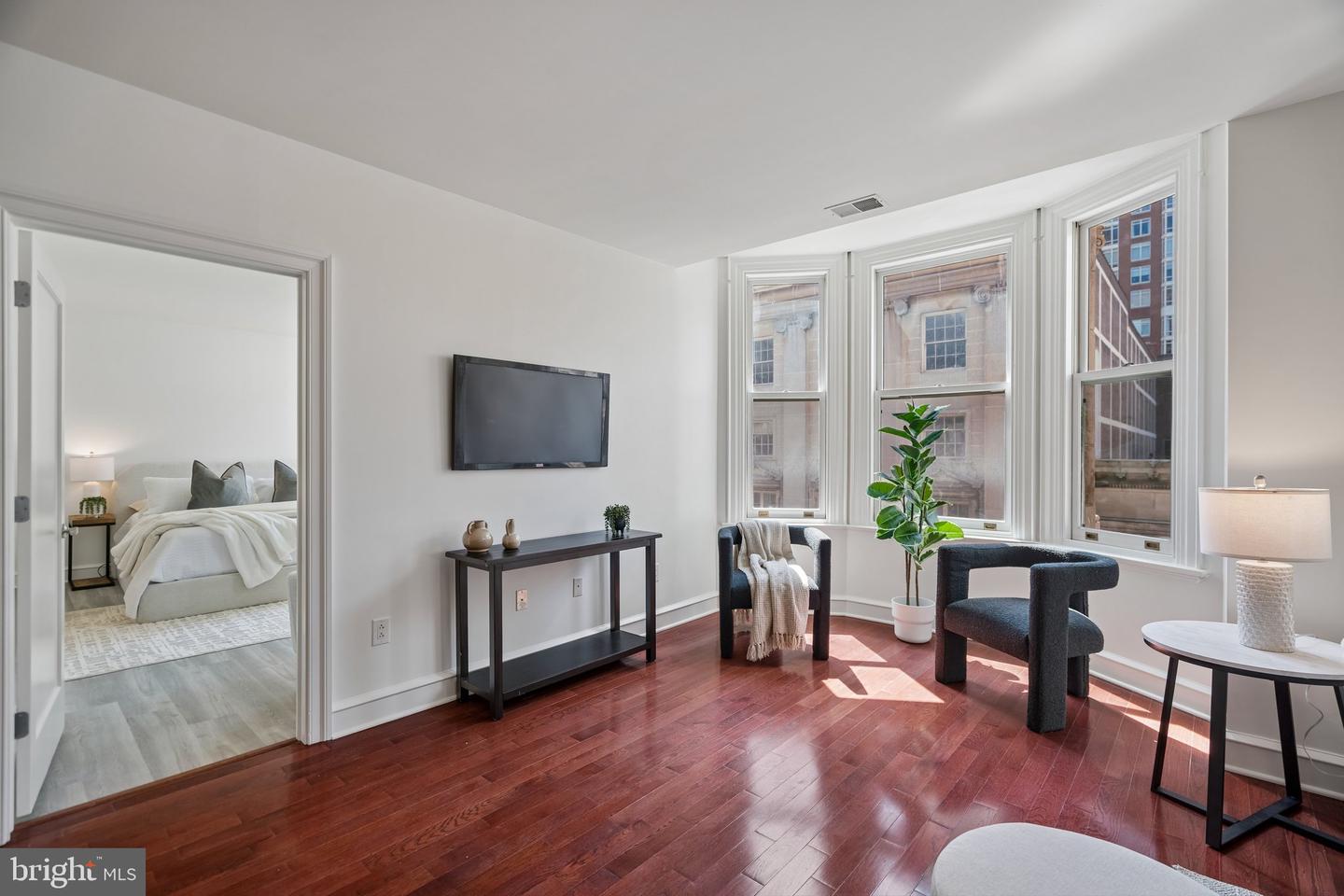 1811 Chestnut St #402 Property Photo 16