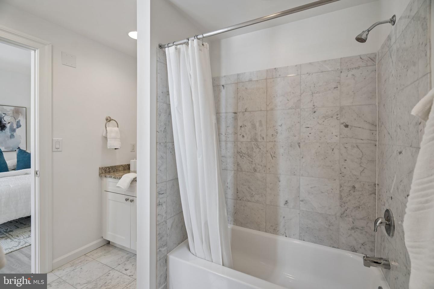 1811 Chestnut St #402 Property Photo 25