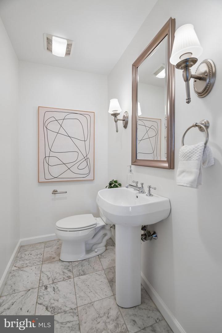 1811 Chestnut St #402 Property Photo 28
