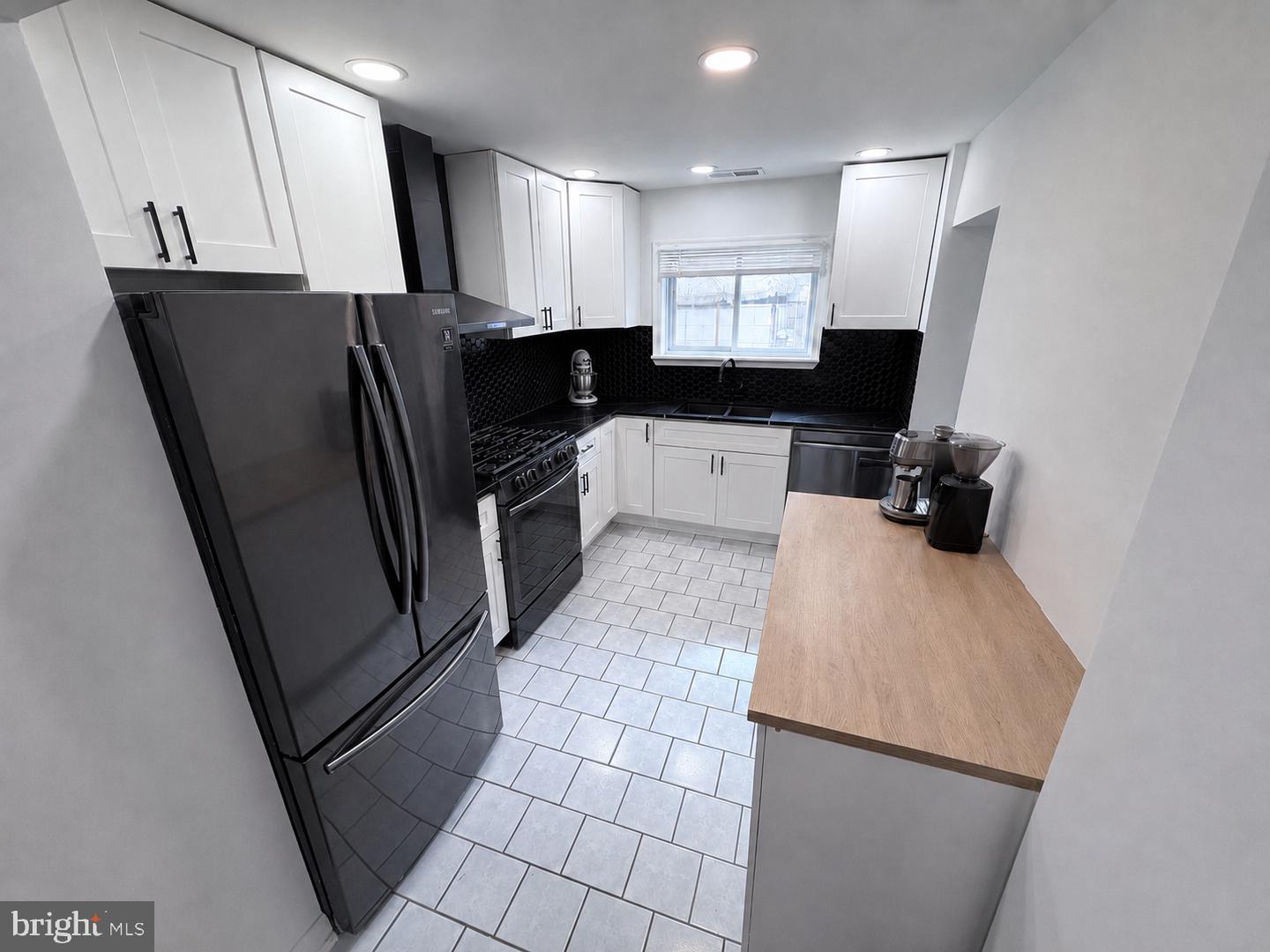 2328 S Warnock St Property Photo 3