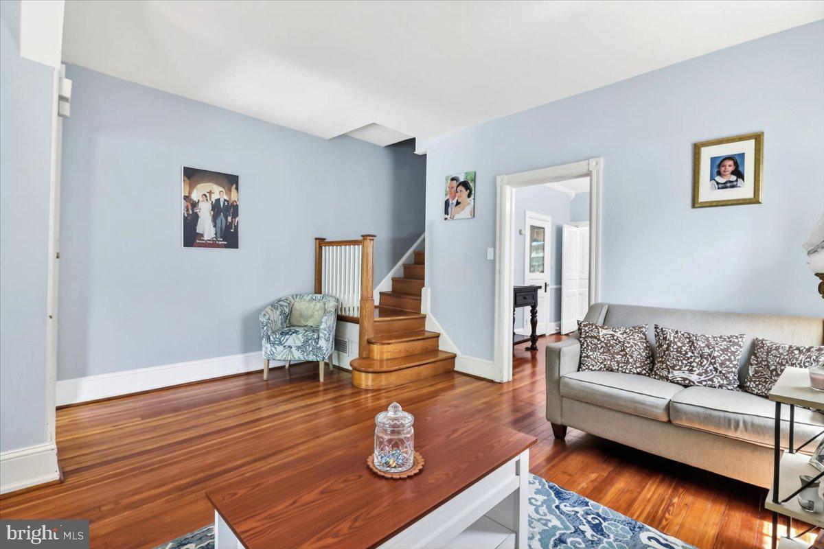 18 W Gravers Ln Property Photo 5