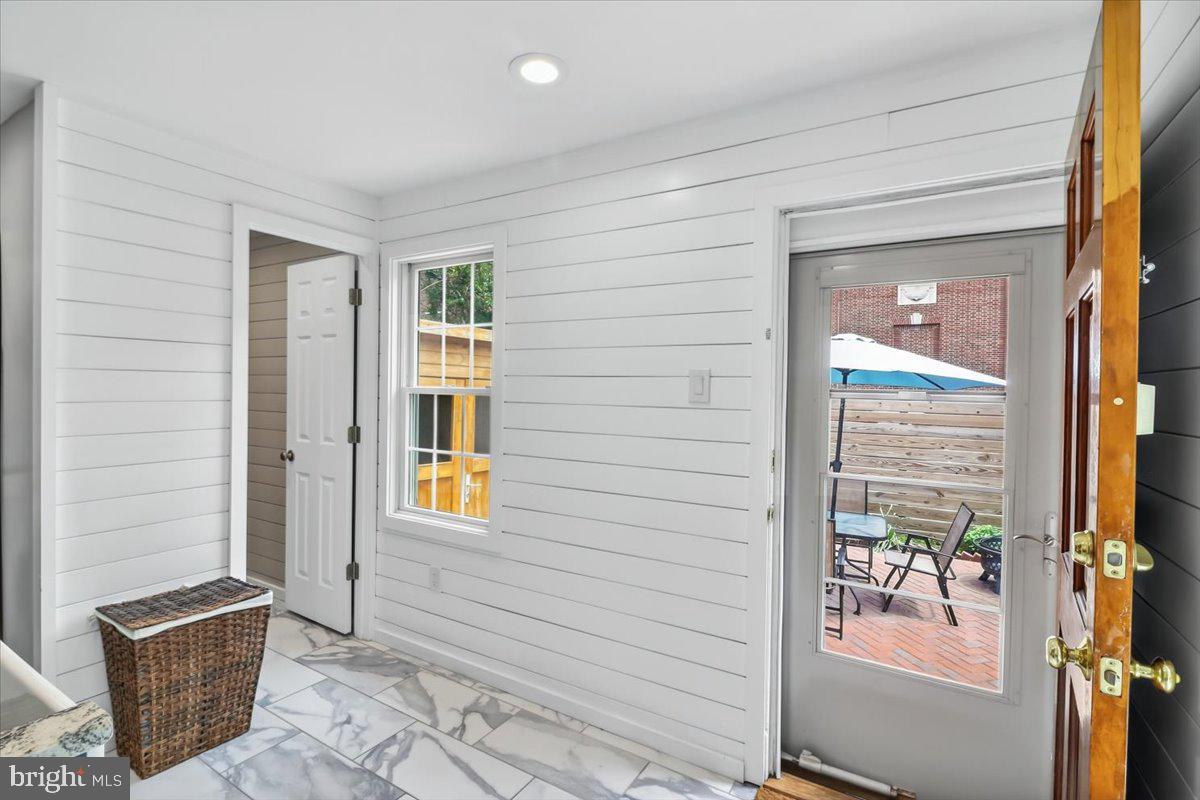 18 W Gravers Ln Property Photo 14