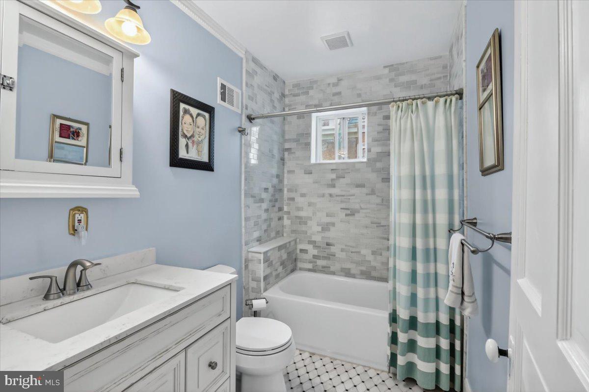 18 W Gravers Ln Property Photo 18