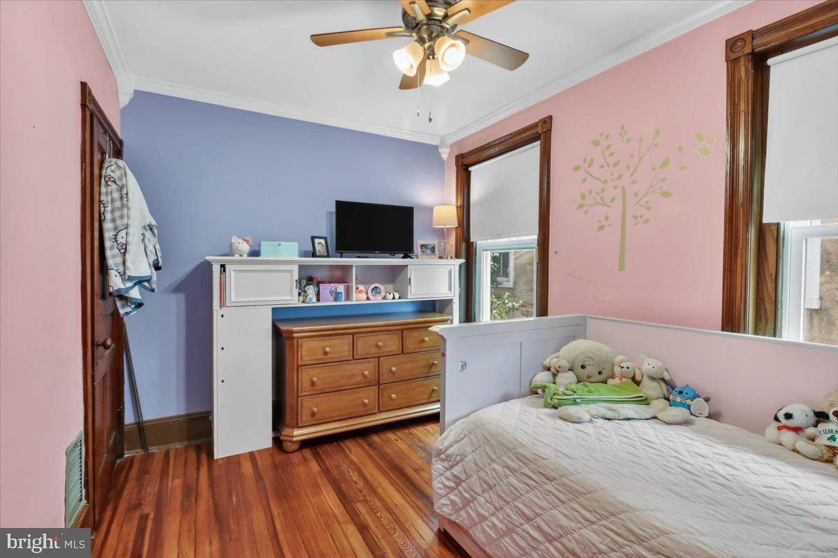 18 W Gravers Ln Property Photo 20
