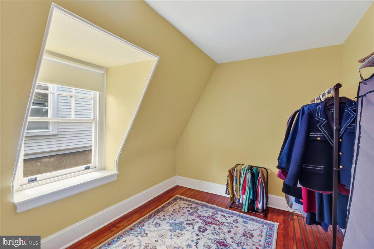 18 W Gravers Ln Property Photo 27