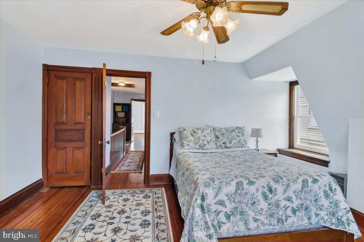 18 W Gravers Ln Property Photo 29