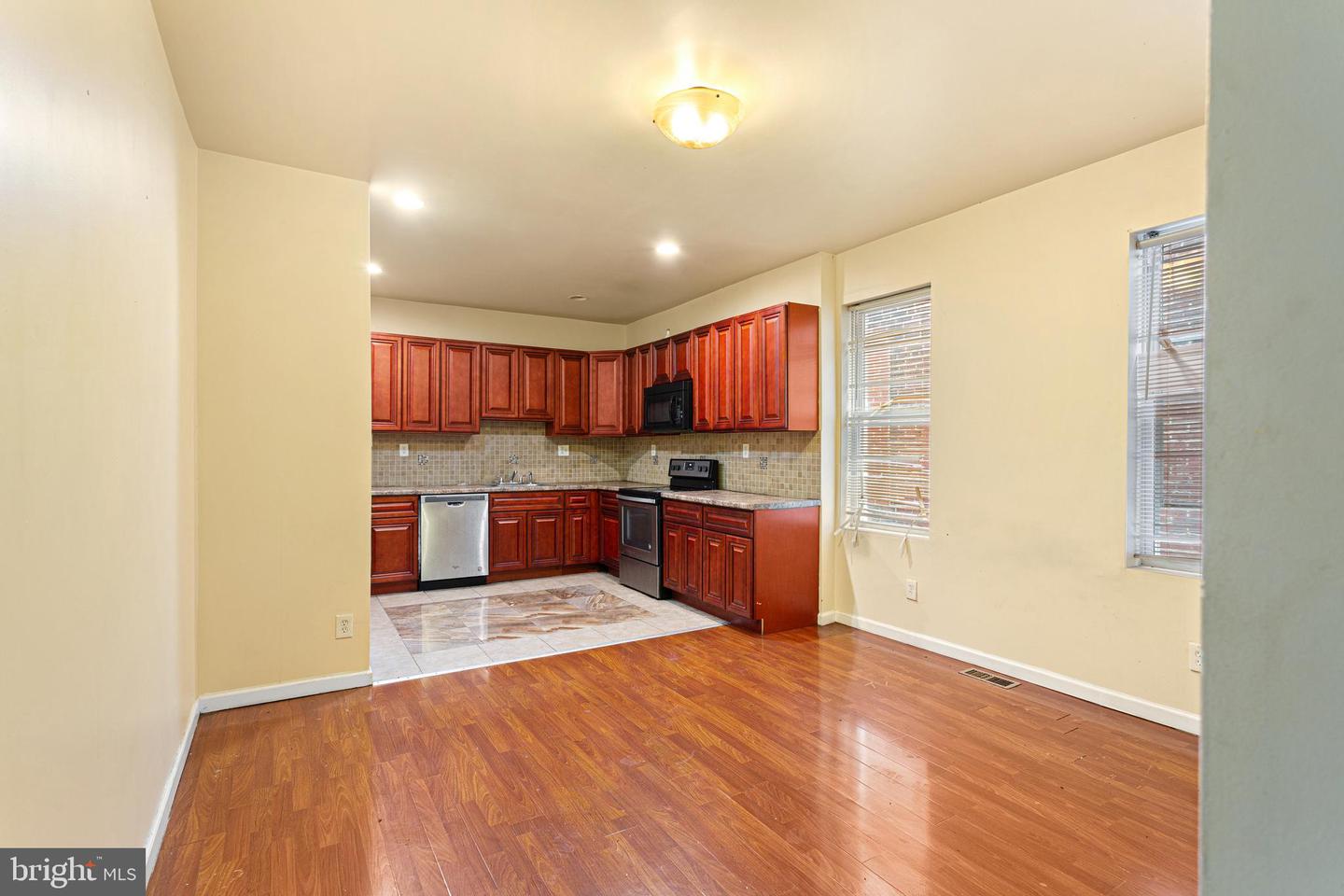 5446 Walnut St #2nd Floor Property Photo 2