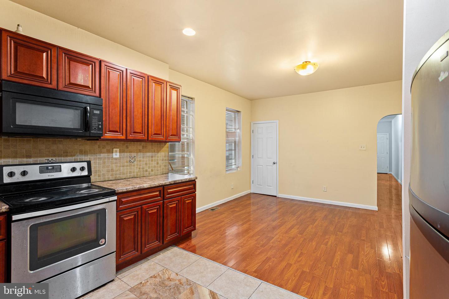 5446 Walnut St #2nd Floor Property Photo 3