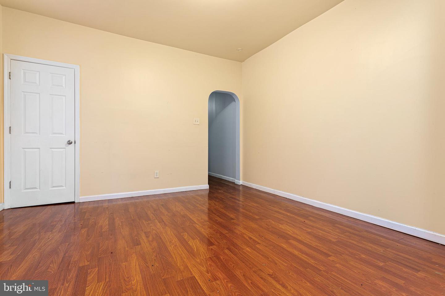 5446 Walnut St #2nd Floor Property Photo 4