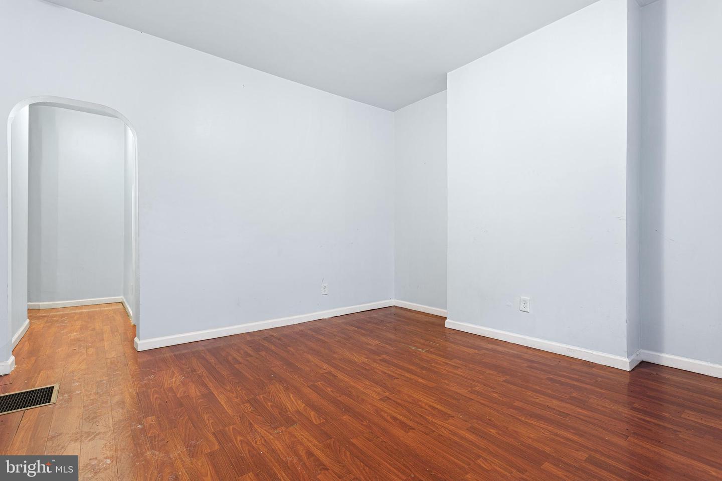 5446 Walnut St #2nd Floor Property Photo 5