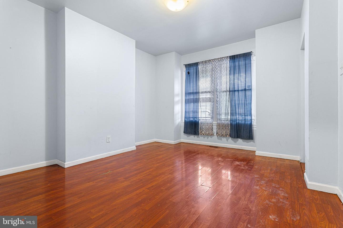 5446 Walnut St #2nd Floor Property Photo 6