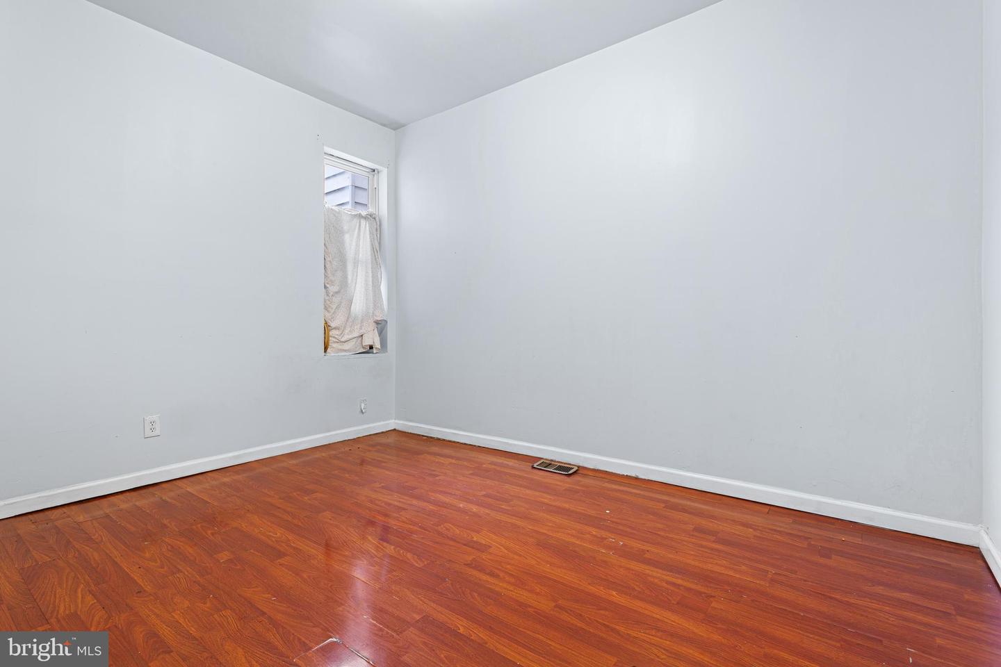 5446 Walnut St #2nd Floor Property Photo 7