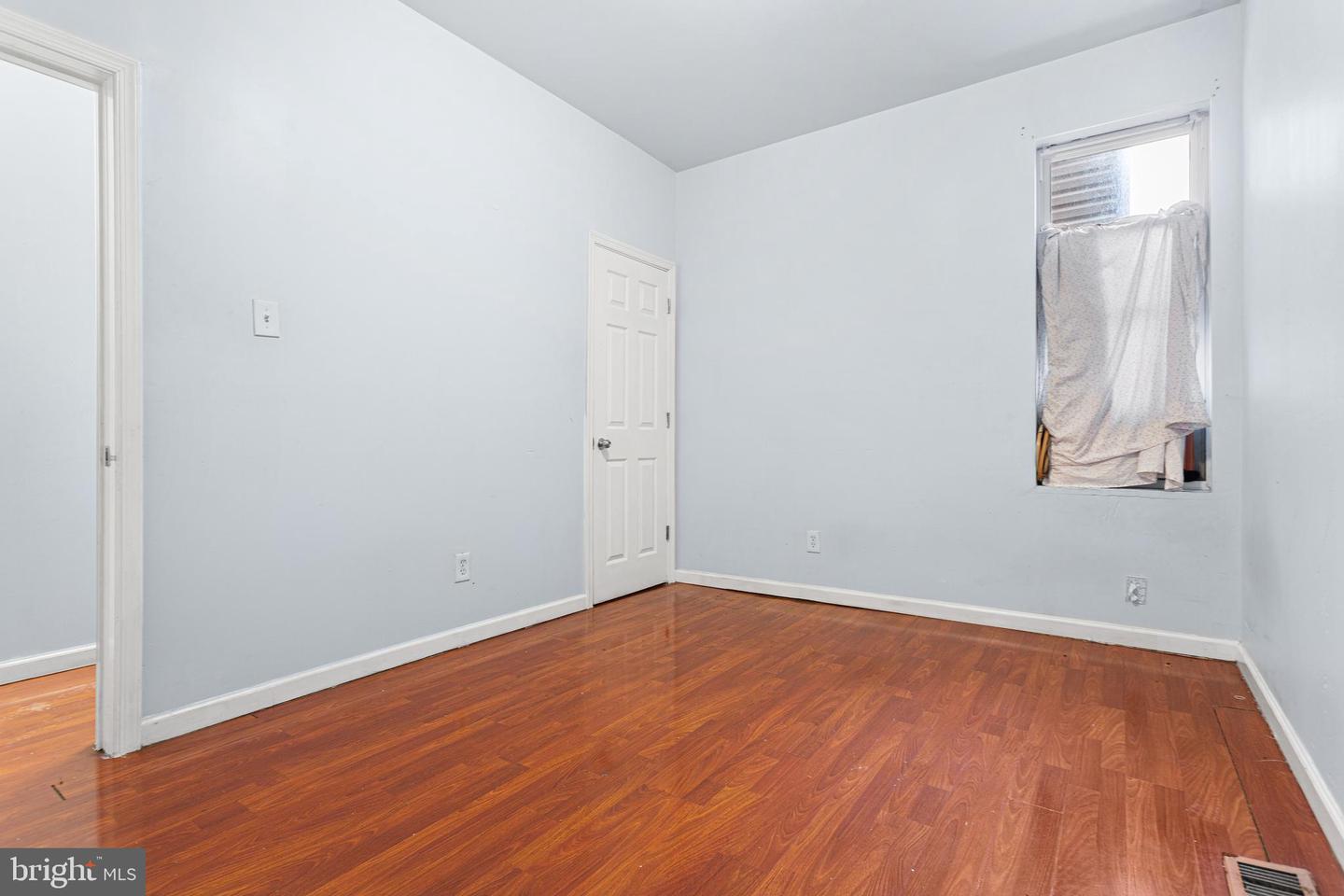 5446 Walnut St #2nd Floor Property Photo 8