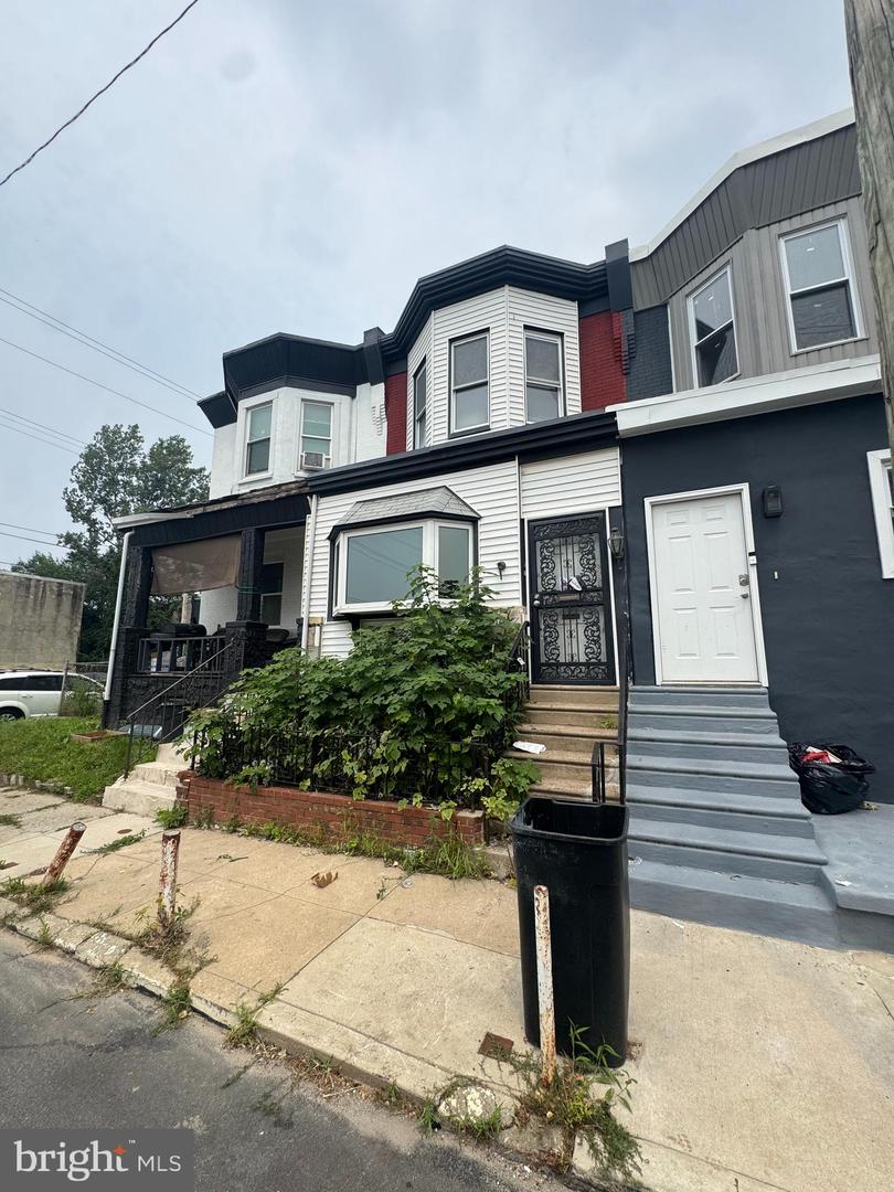 1203 S Peach St Property Photo 1