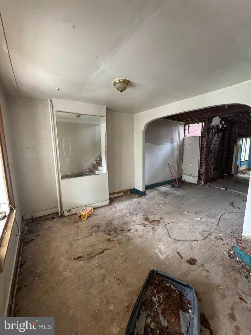 1203 S Peach St Property Photo 3