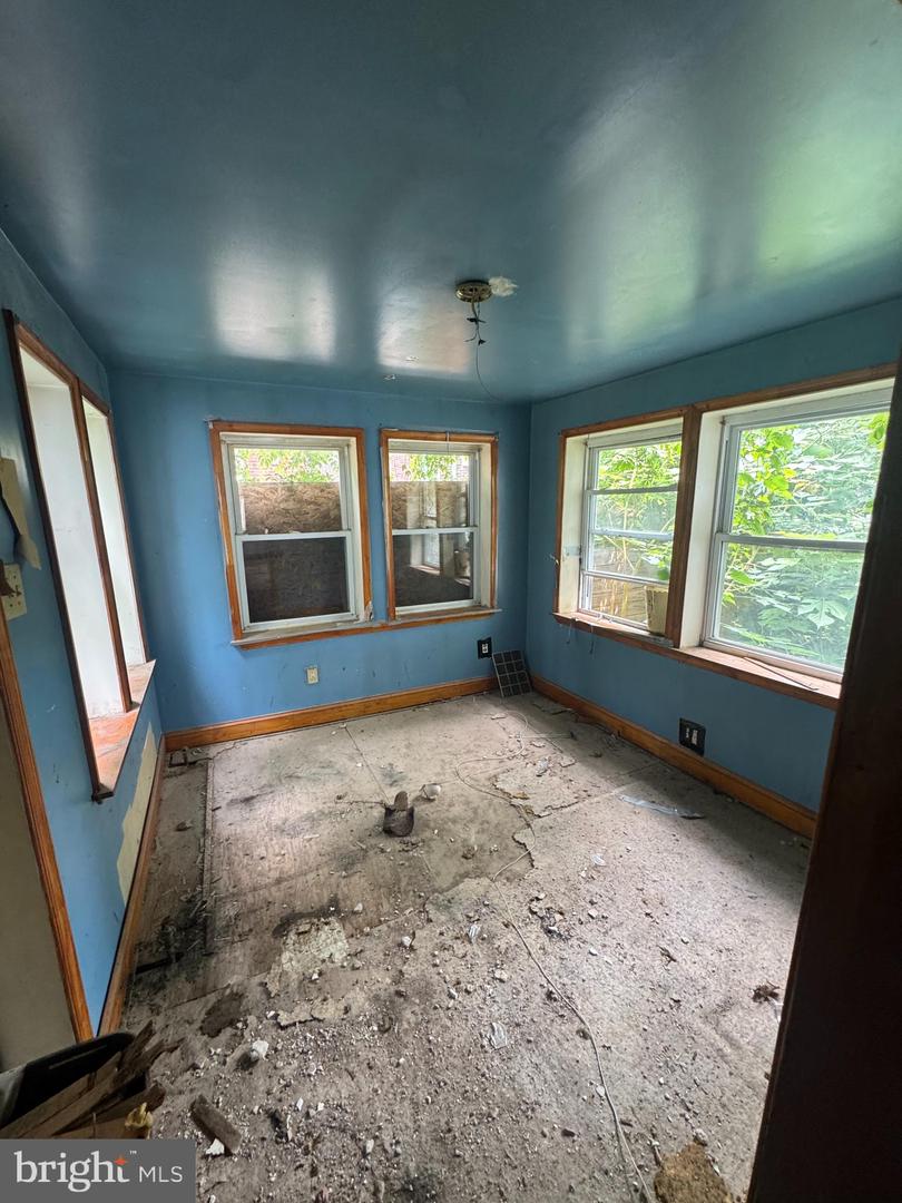 1203 S Peach St Property Photo 4