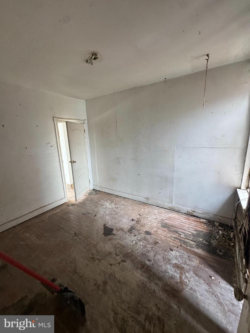 1203 S Peach St Property Photo 10