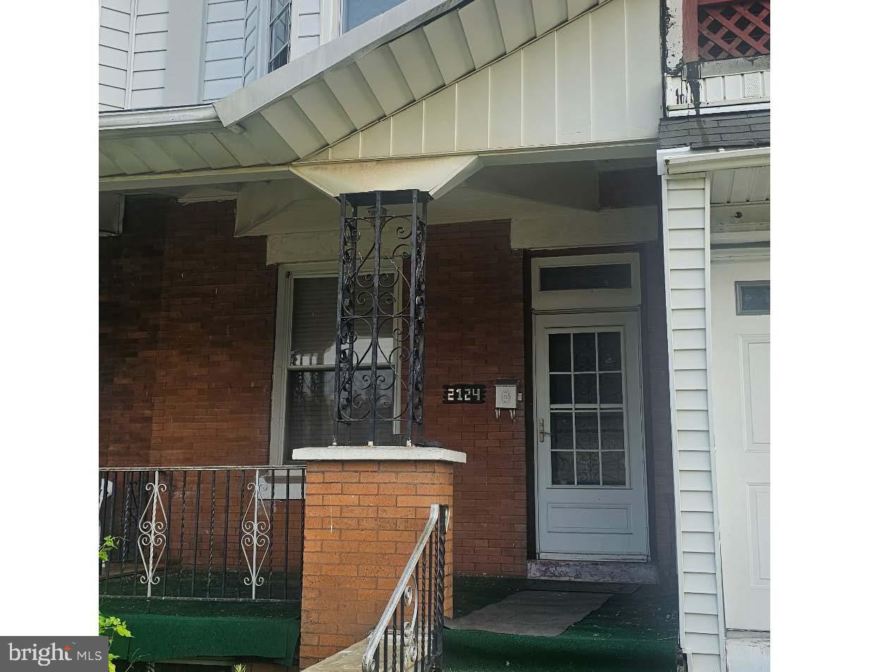 2124 W Erie Ave Property Photo 1