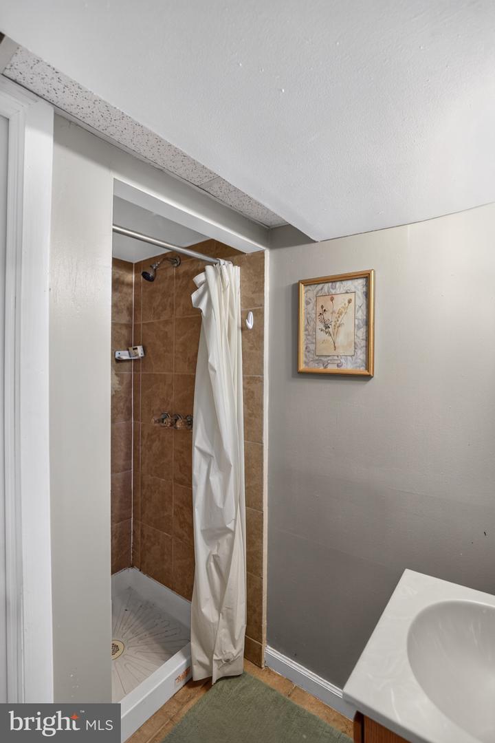 9952 Woodfern Rd Property Photo 39