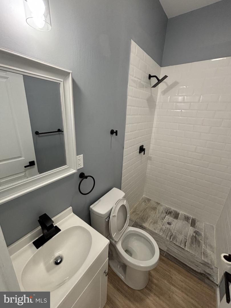 635 N 52nd St #b Property Photo 2