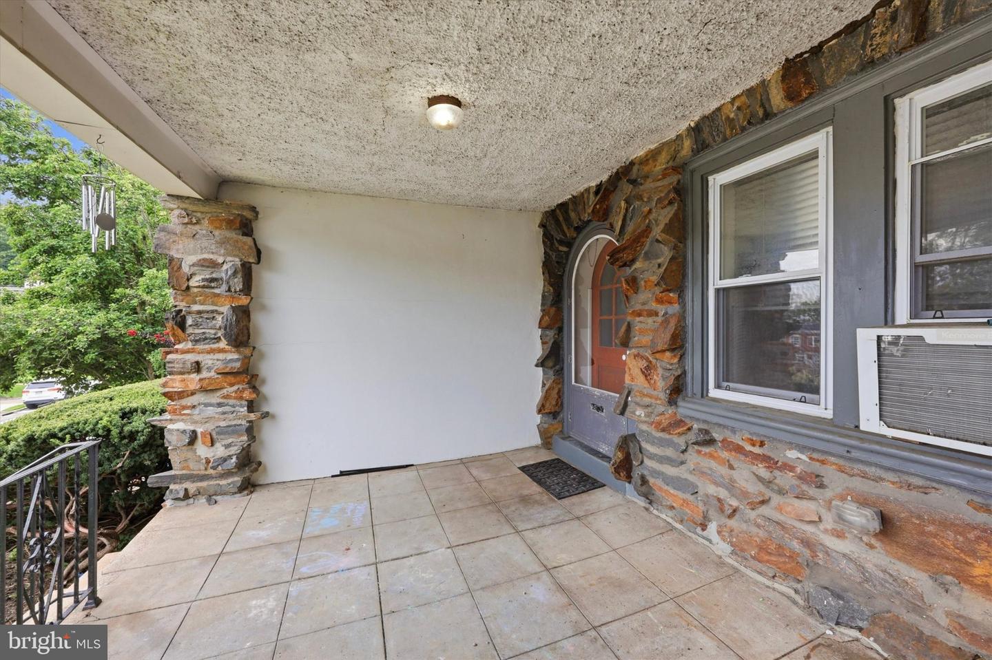 6493 Woodcrest Ave Property Photo 3