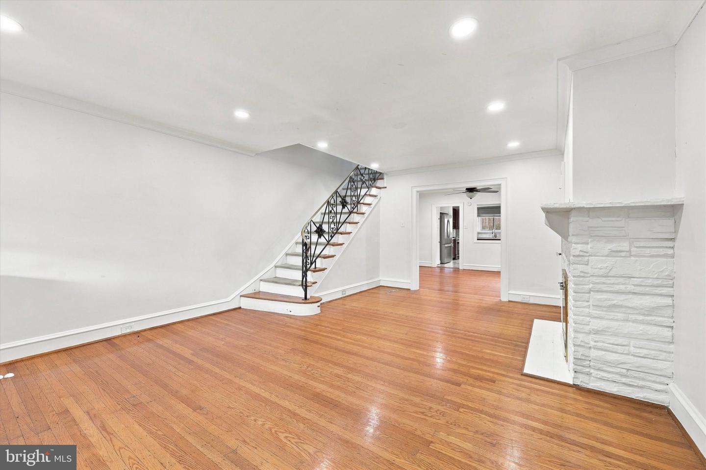 6493 Woodcrest Ave Property Photo 7