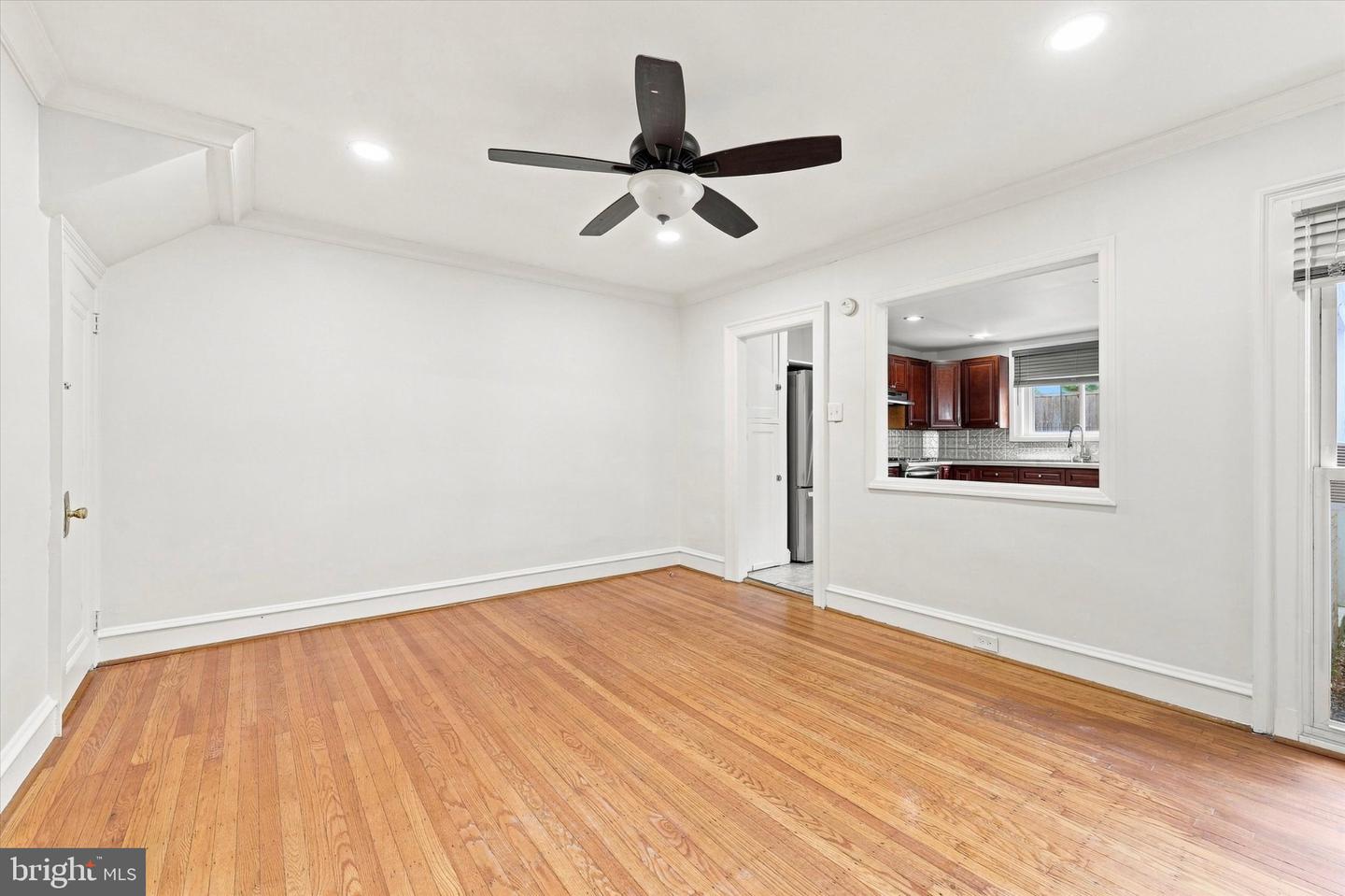 6493 Woodcrest Ave Property Photo 8