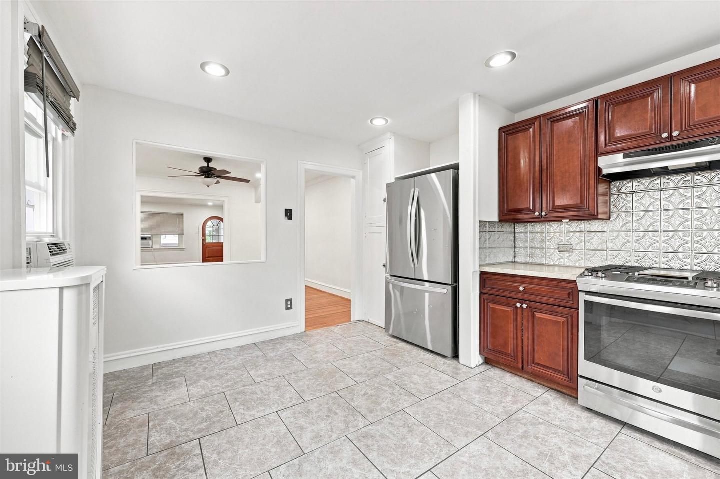 6493 Woodcrest Ave Property Photo 10
