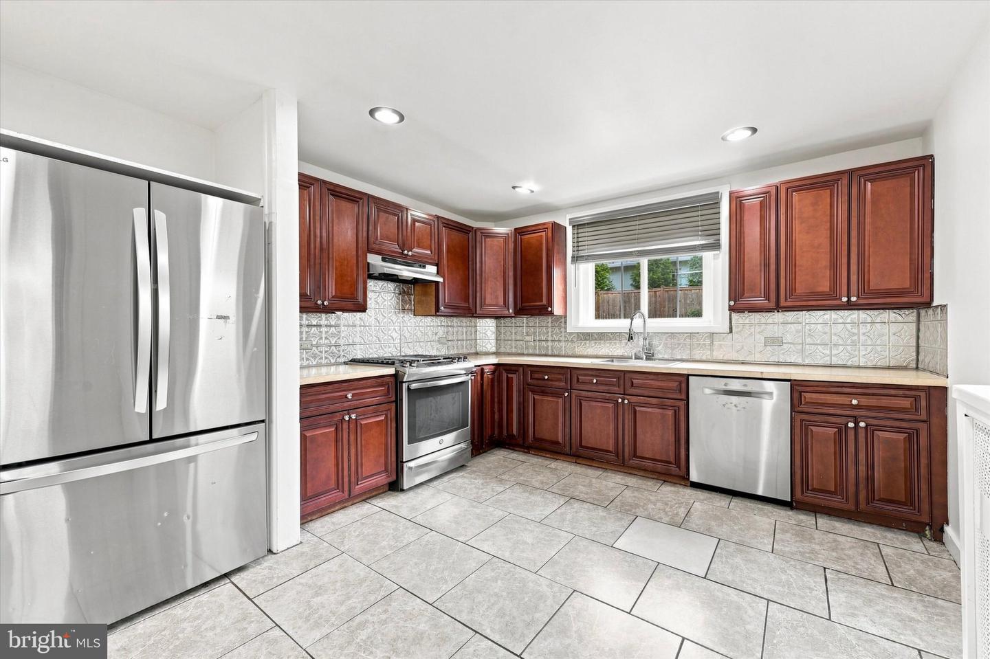 6493 Woodcrest Ave Property Photo 11