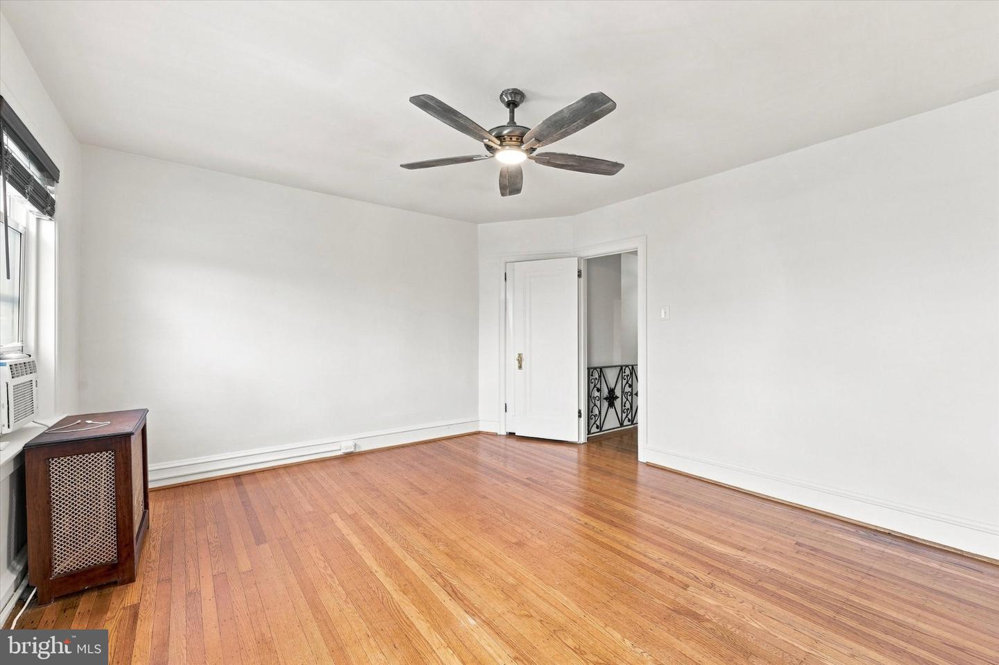 6493 Woodcrest Ave Property Photo 13
