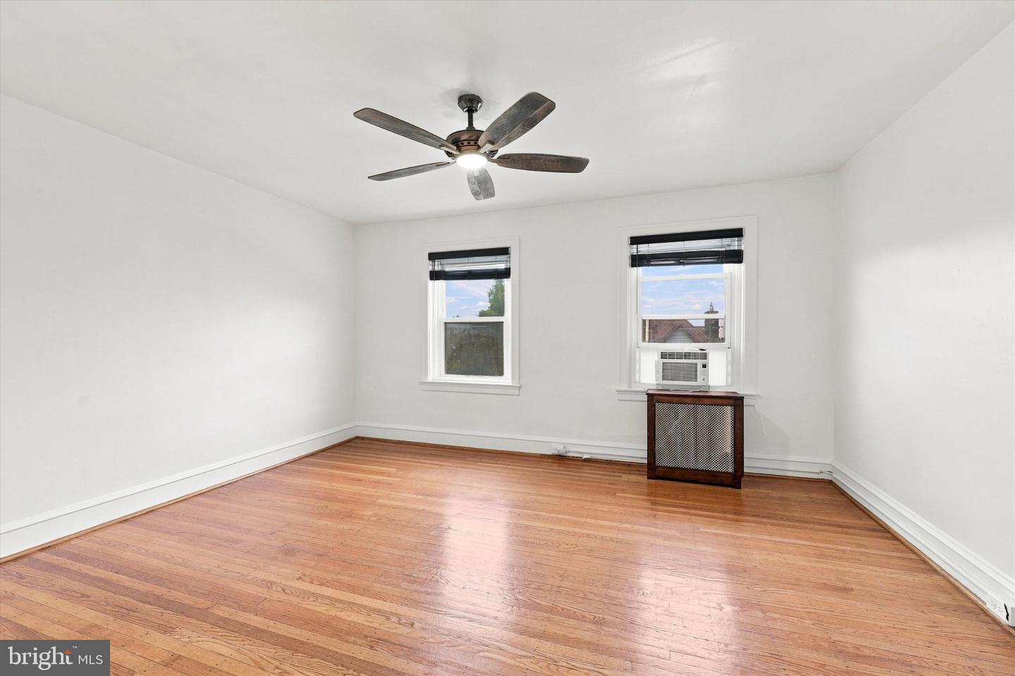 6493 Woodcrest Ave Property Photo 15