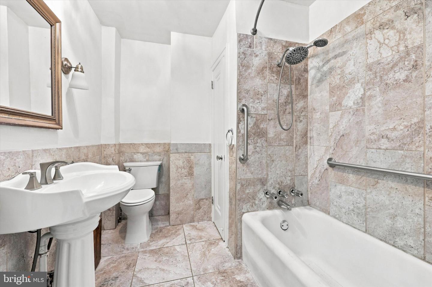 6493 Woodcrest Ave Property Photo 16