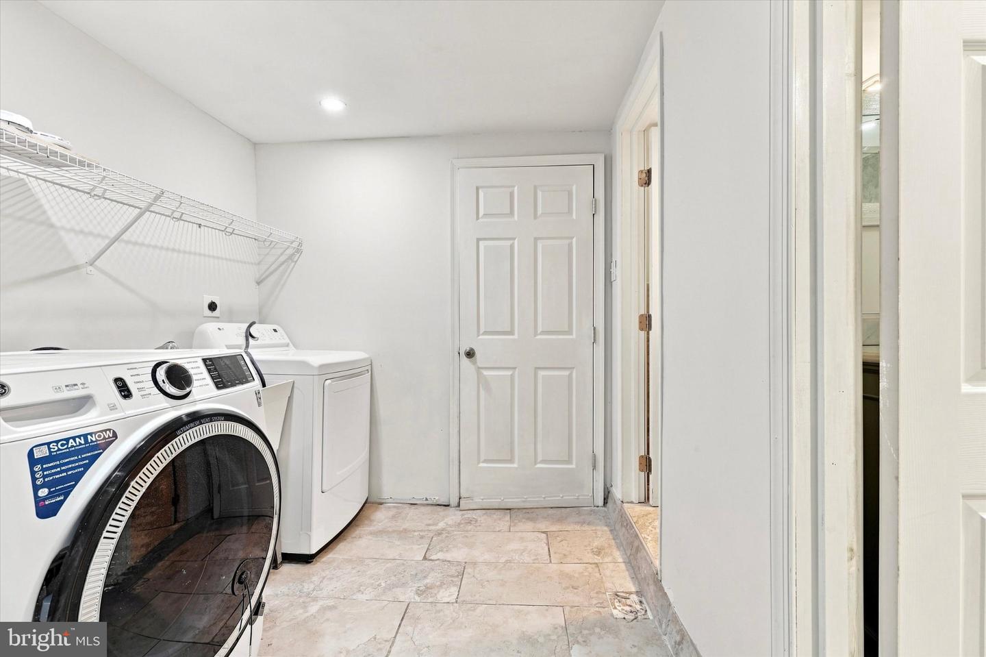6493 Woodcrest Ave Property Photo 25