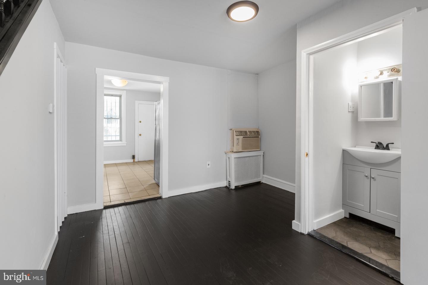 2341 Watkins St Property Photo 6