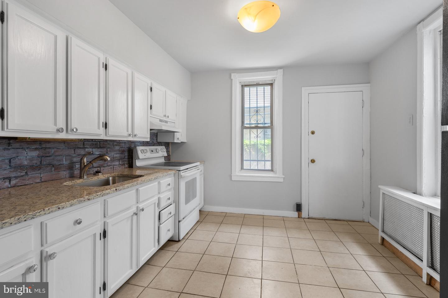 2341 Watkins St Property Photo 10