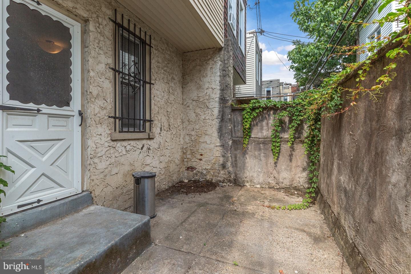 2341 Watkins St Property Photo 12