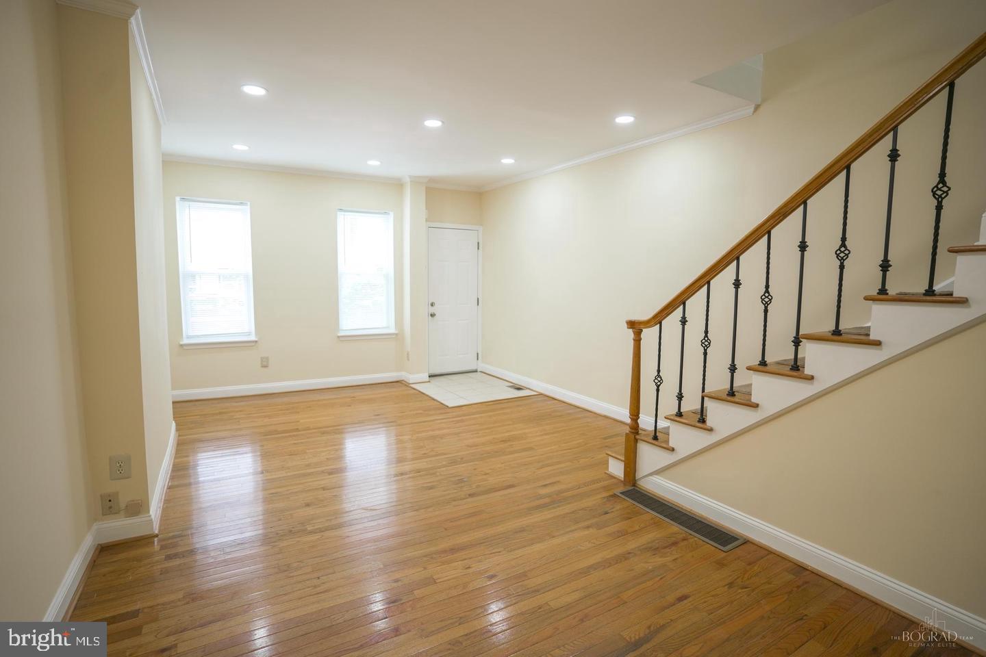 2321 E Boston St Property Photo 3