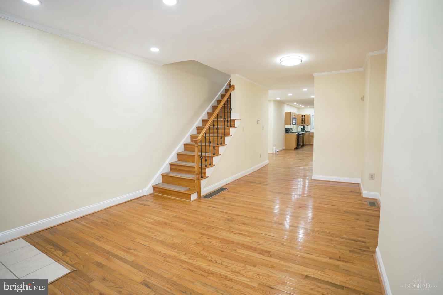 2321 E Boston St Property Photo 5