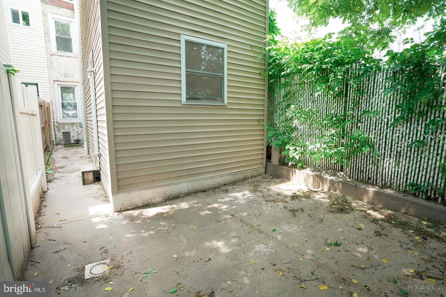 2321 E Boston St Property Photo 8