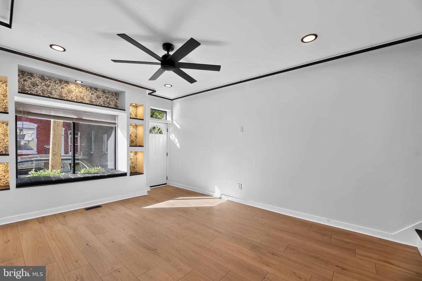3432 Amber St Property Photo 6