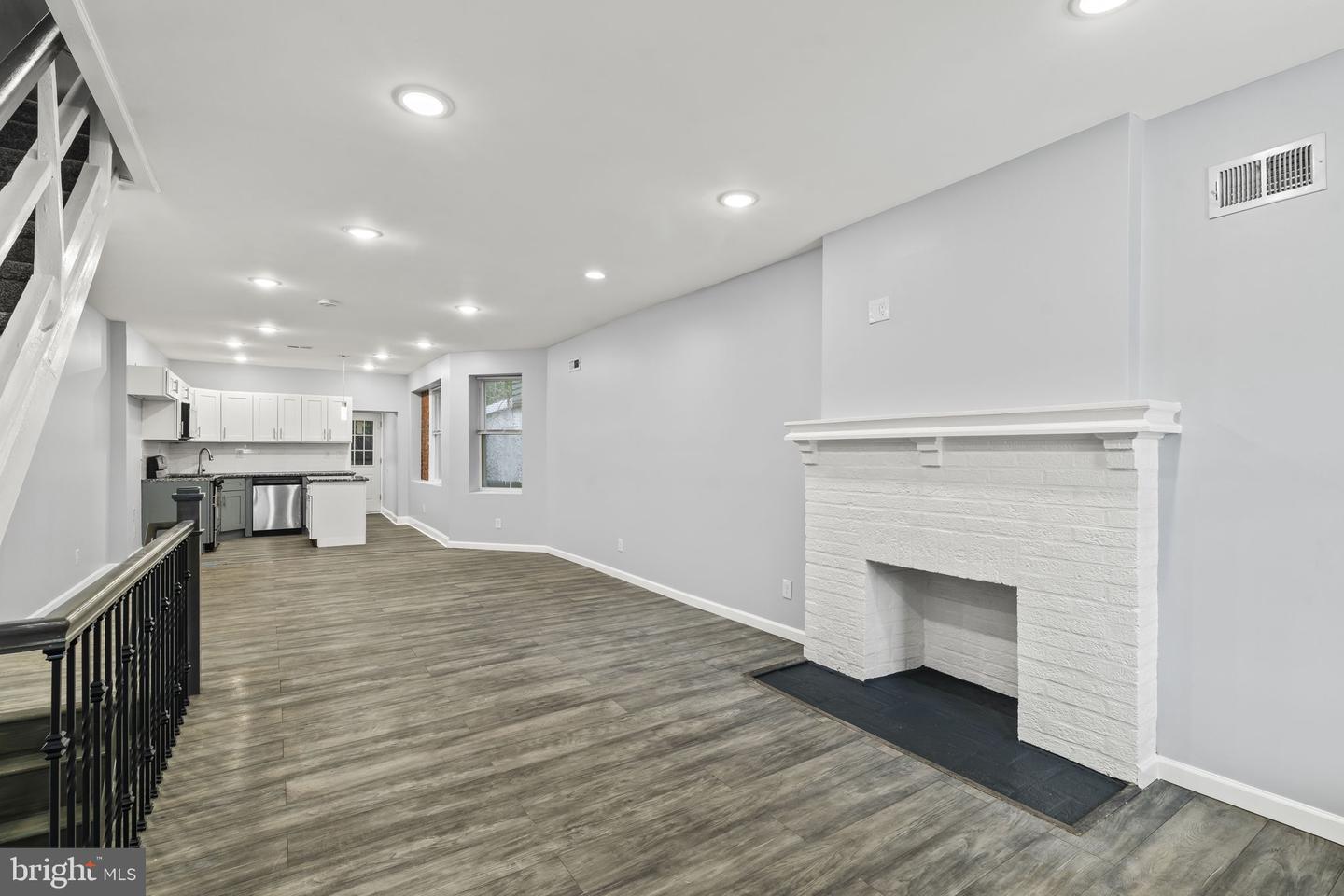 5722 Crittenden St Property Photo 6