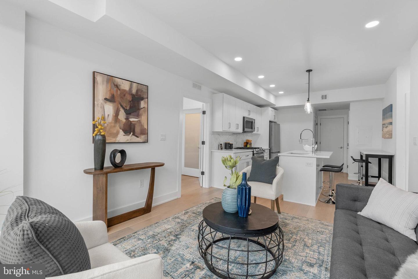 950 N 2nd St #unit 3c Property Photo 3